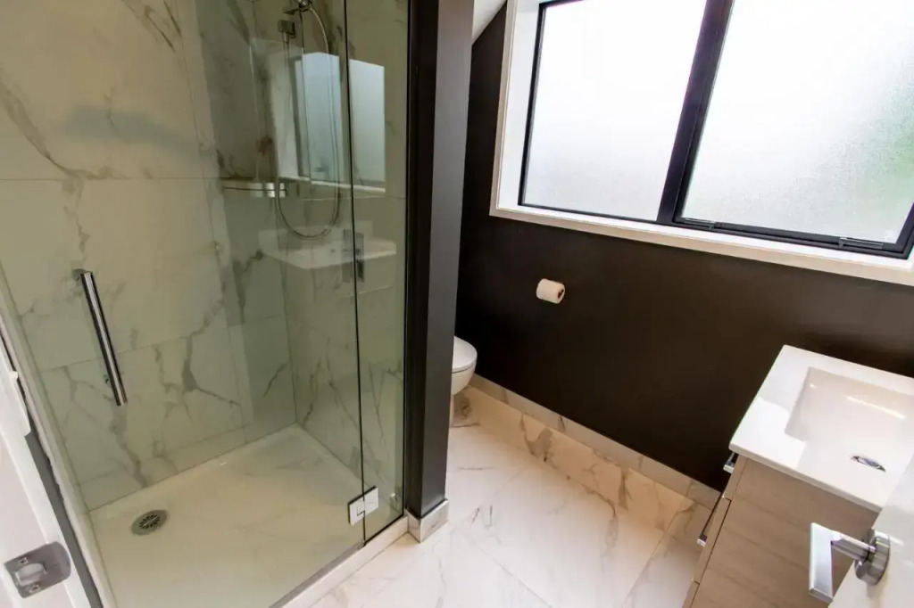 Art Deco 2 bed by Latimer Square