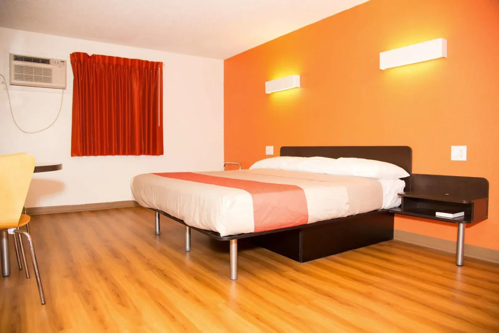Motel 6-Omaha, NE
