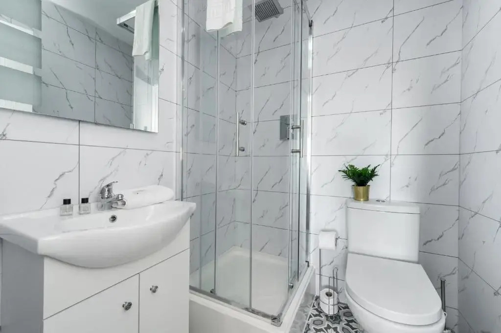 Liverpool Dockfront Apt With Parking - Sleeps 6