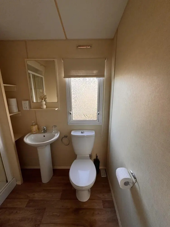 3 Bed Caravan - Sleeps 8 - Pet Friendly, Parking