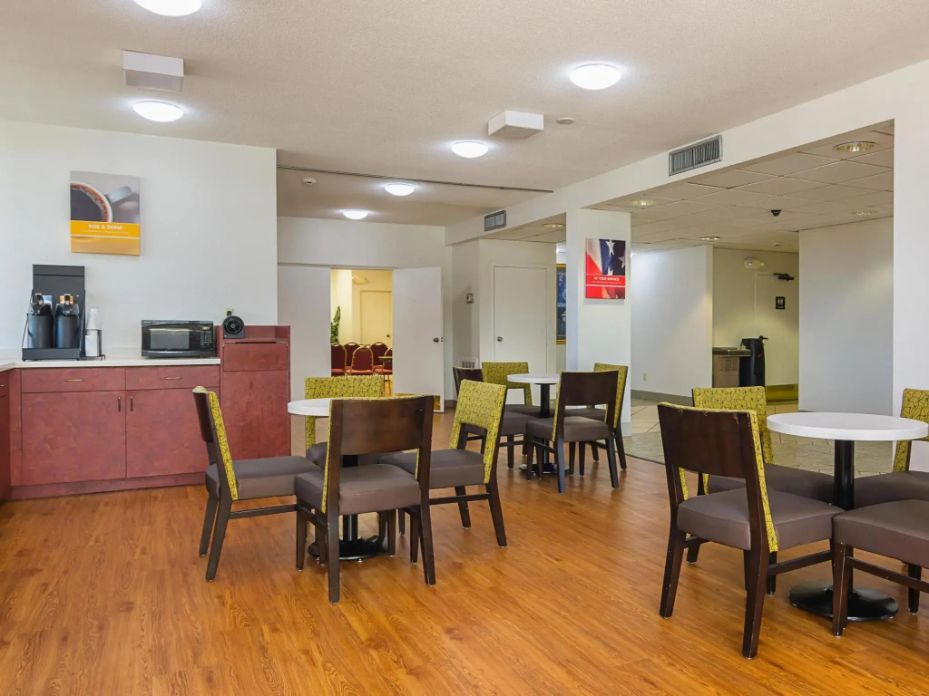 Motel 6-Newnan, GA