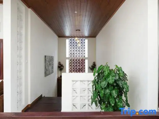 Urbanview Hotel Arta Guna Casa