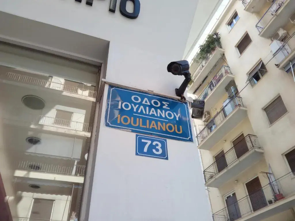 New studio next to metro for 2 people