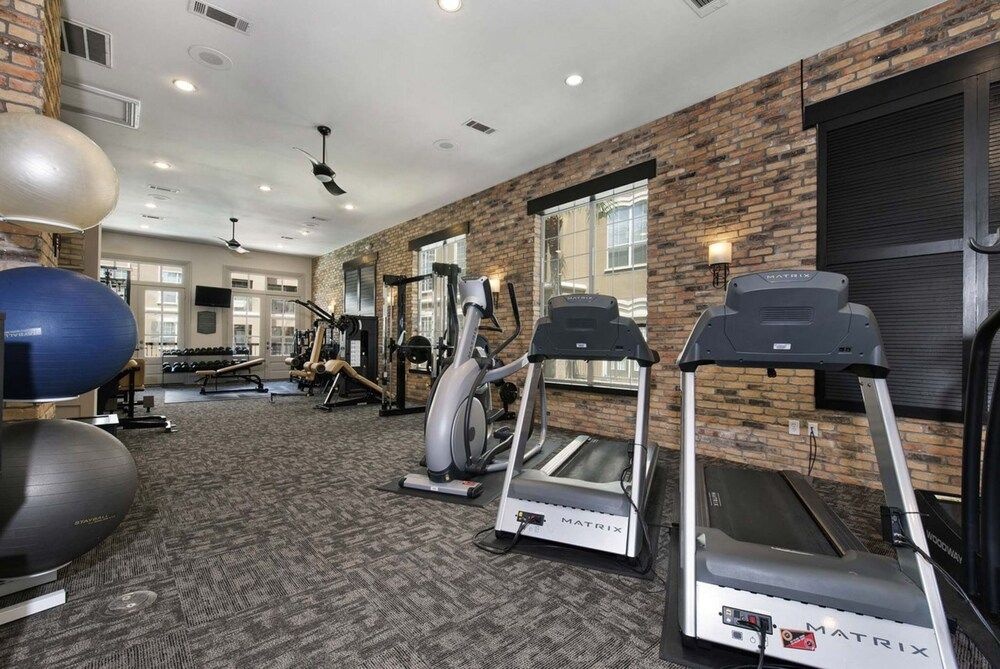 FRONTDESK Calais Midtown Apts Houston