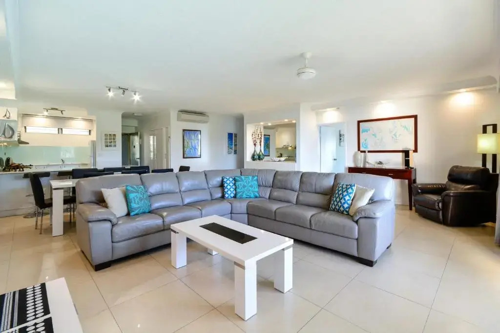 Poinciana 011 Deluxe 2 Bedroom Apartment Centrally Located With Golf Buggy