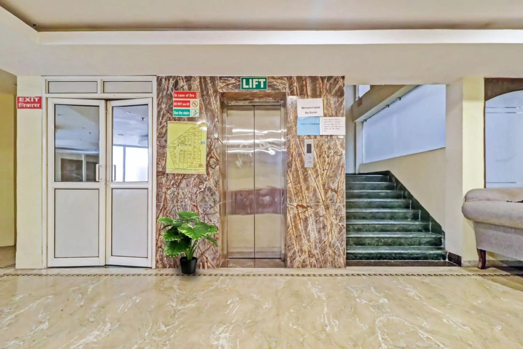 OYO 90654 Hotel Grand Luxury