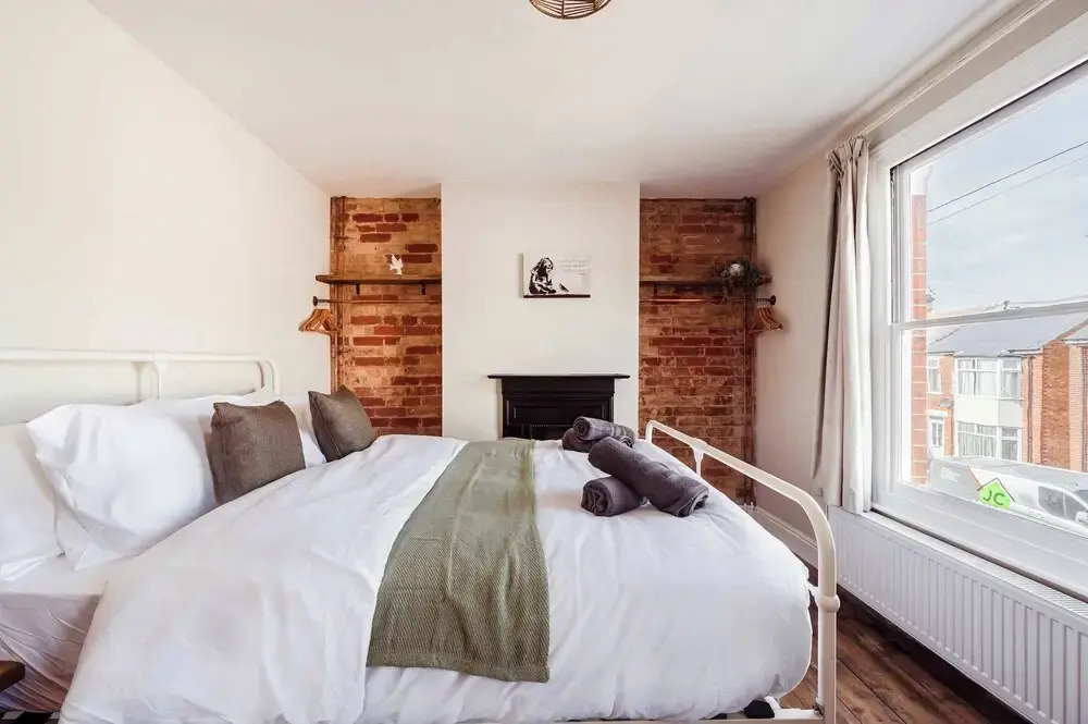 Host Stay Sherrington Road Abode