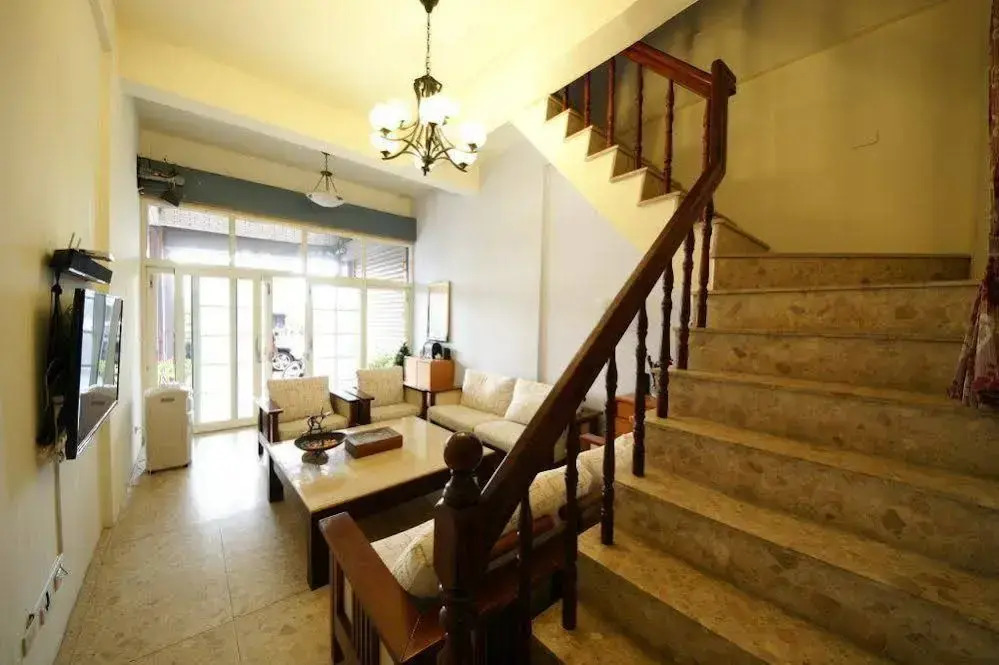 Sunny House