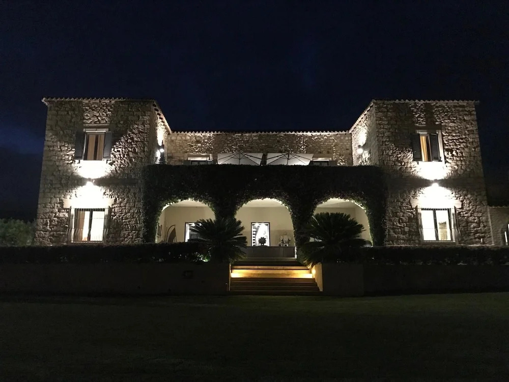 Mansion With 5 Bedrooms in Gesturi, With Private Pool, Enclosed Garden