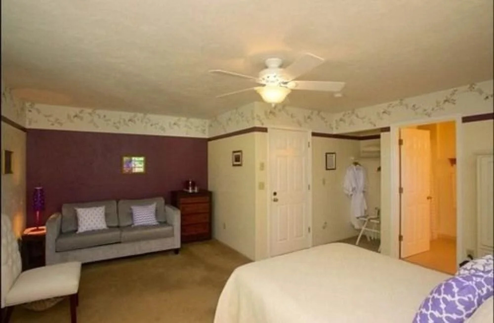 The Oval Door Bed and Breakfast Inn