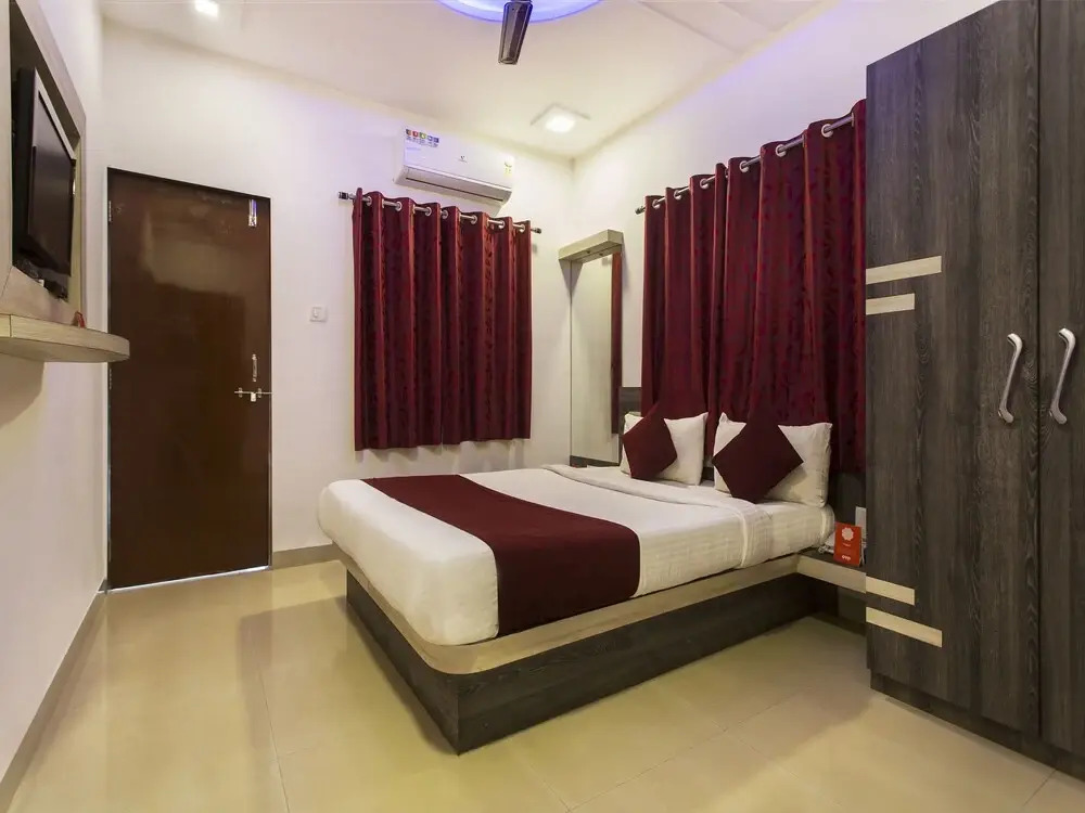 OYO 9906 Hotel Hill Top House