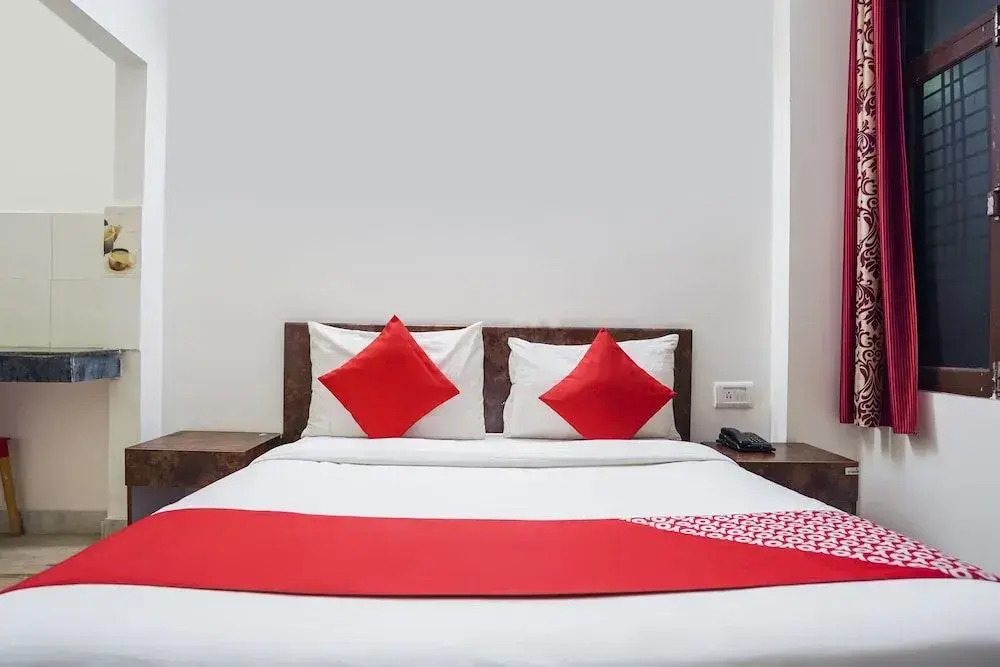 Oyo Flagship 46230 Atta Market