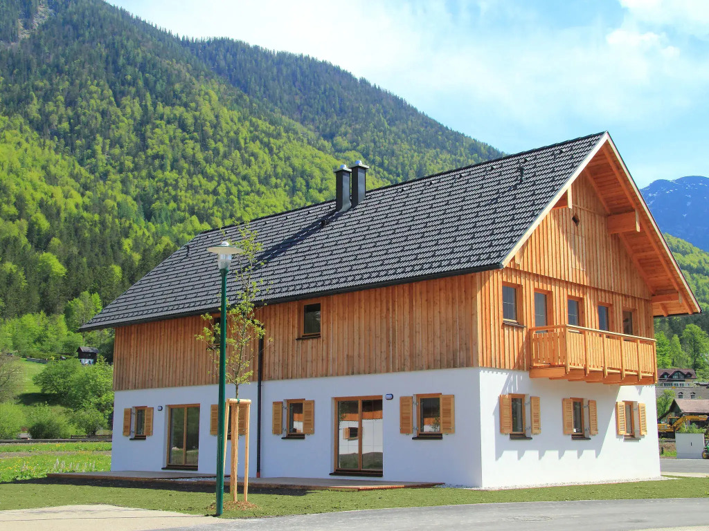 House in Obertraun on Lake Hallstatt with a balcony or terrace