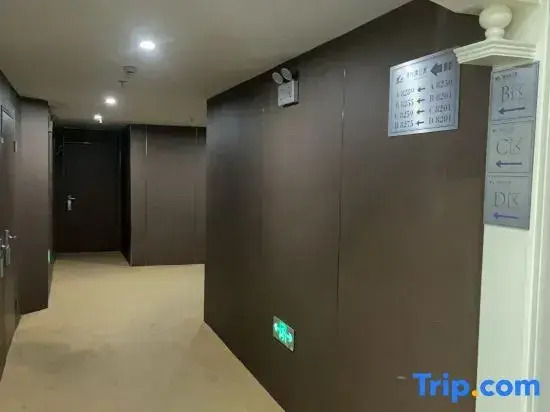 Qingyiwan Apartment (Shanghai Railway Station Jiangning Road Subway Station Branch)