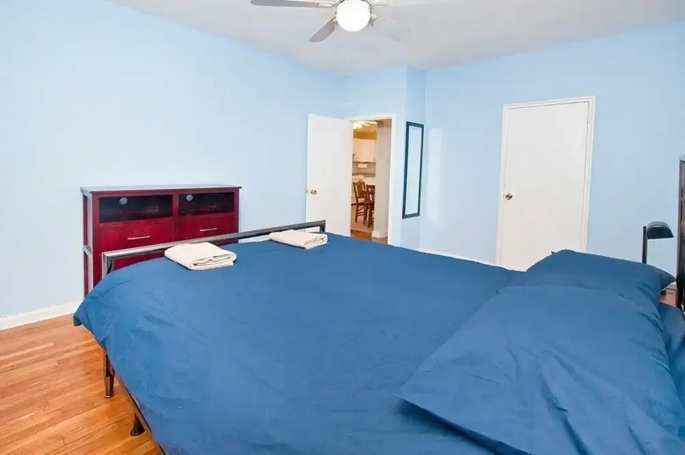 Cozy 2 BR on Upper East Side