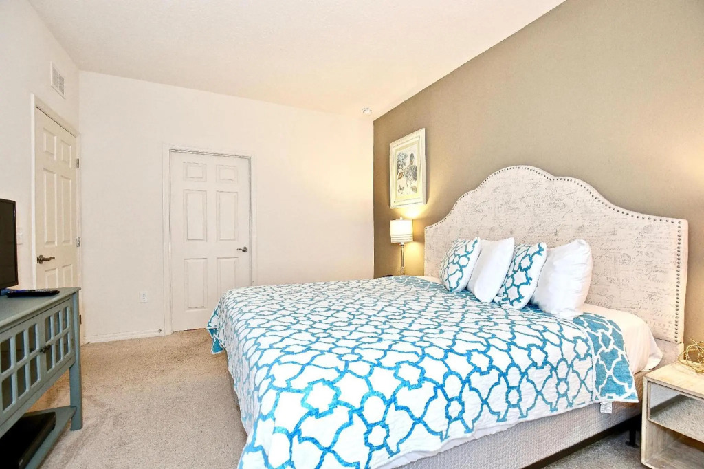 New townhouse in great luxurious community poolgym Close to Disney