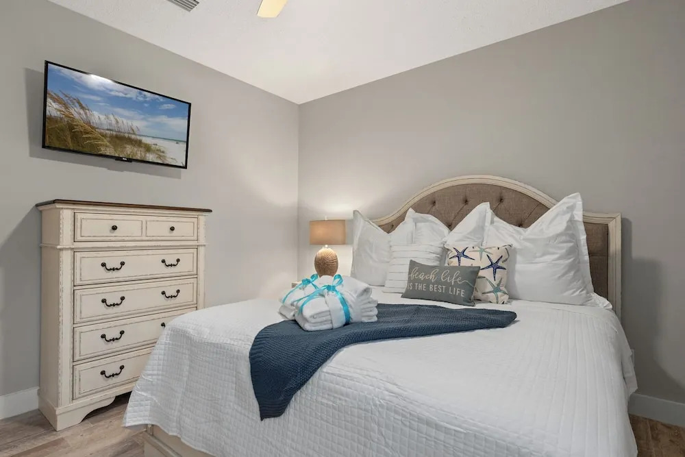 Charming 3/2 Beach House w/ Pool & Golf Cart Included - 1 Min Walk to Beach