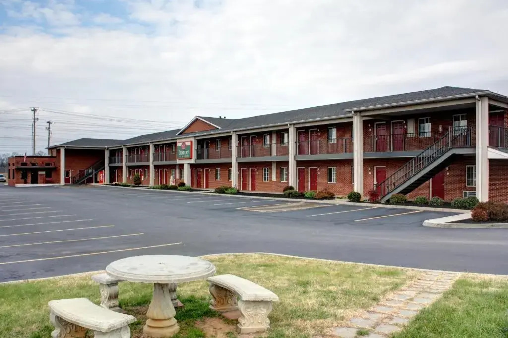 Luxbury Inn & Suites