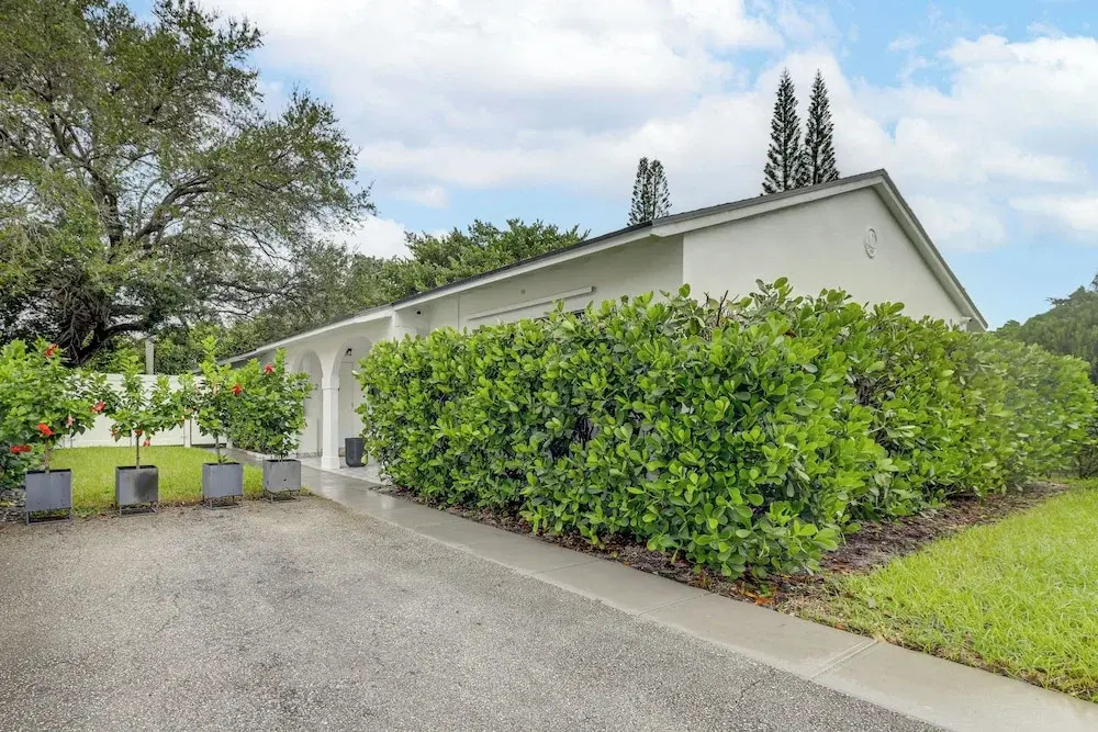 'the Peacock Bungalow' Near Fort Lauderdale Beach!