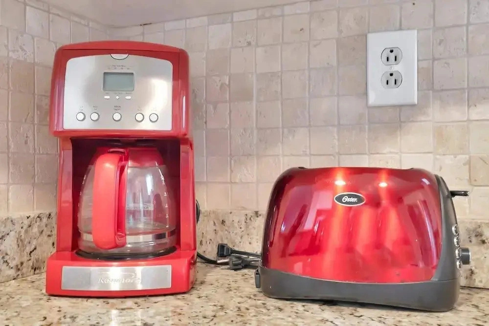 Updated Cozy Home Centrally Located pet Friendly