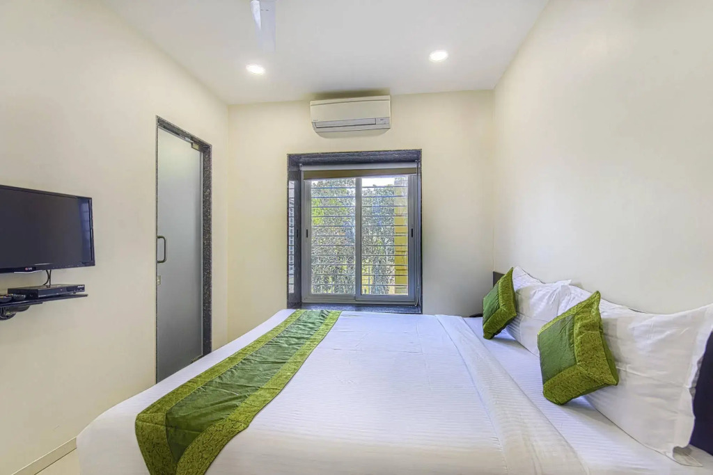 OYO 16703 Hotel The Platinum