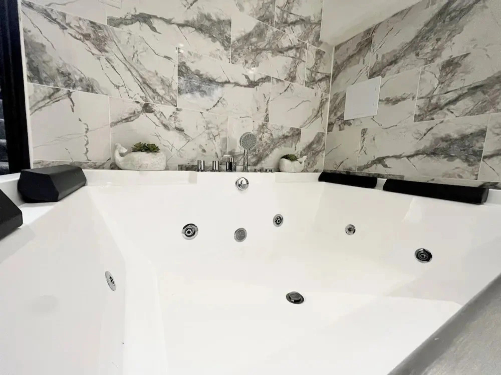 BPR Private Hot-tubs and rooms