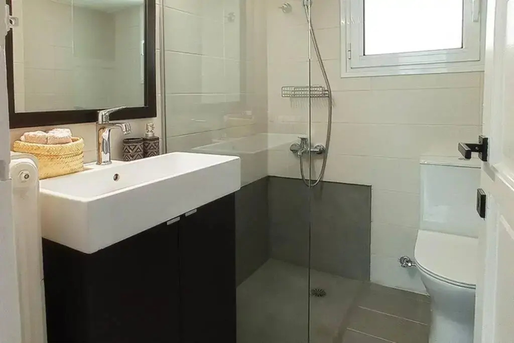COZY Stylish Apt., 800m to METRO, 2min to Highway