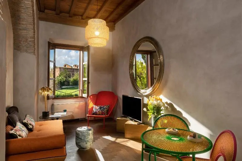 Manfredi Palm Suites