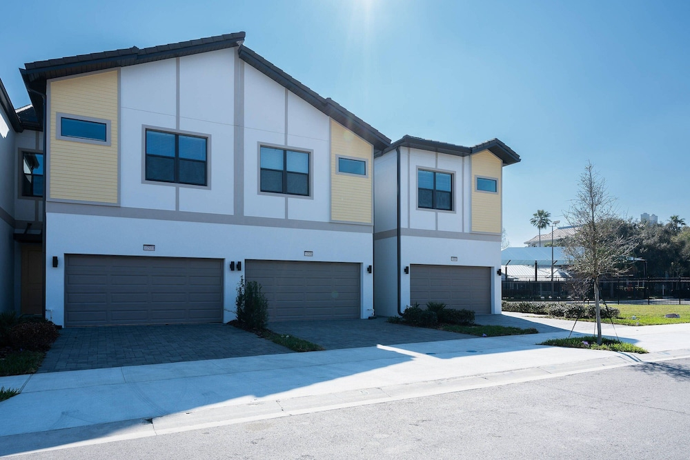 5BR Home for 16 w/ Pool & Game Room