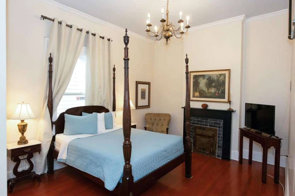 The Esplanade Guesthouse Mansion