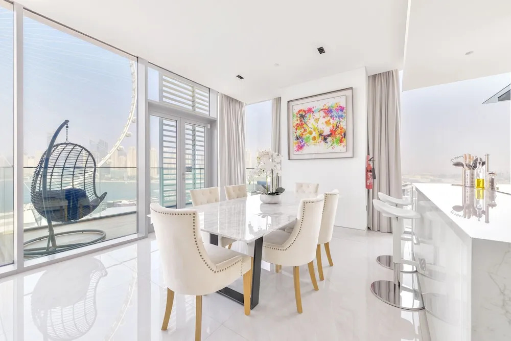 Spectacular 3BR plus 1 - DUBAI EYE view