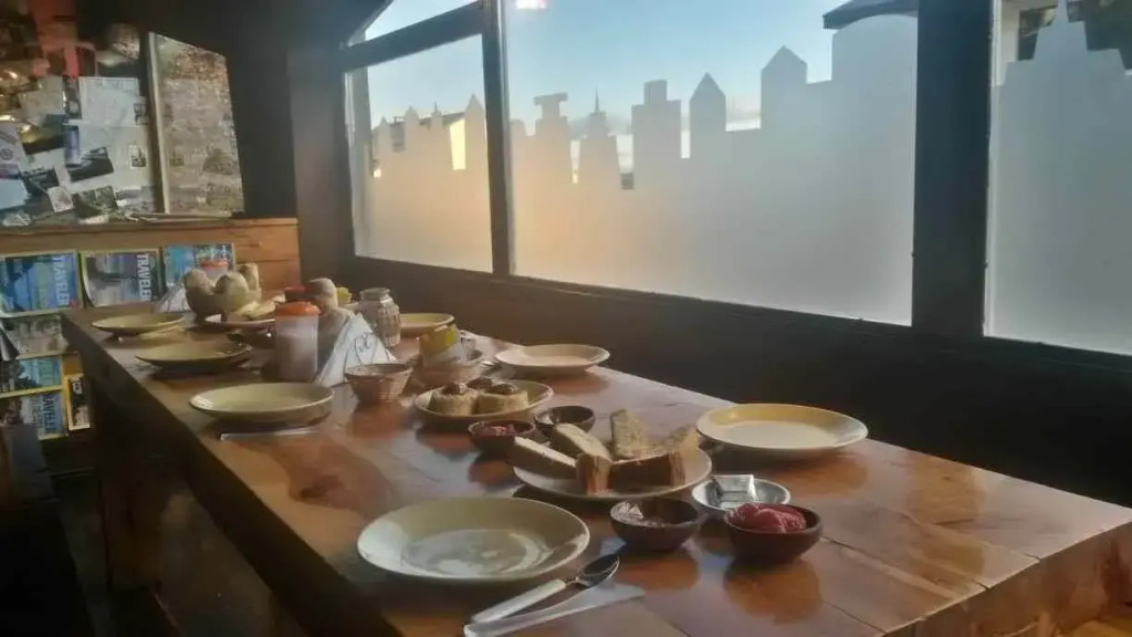 Moving Hostel Travel Bar