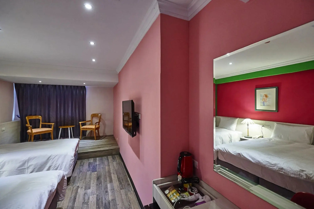 Lily Hotel