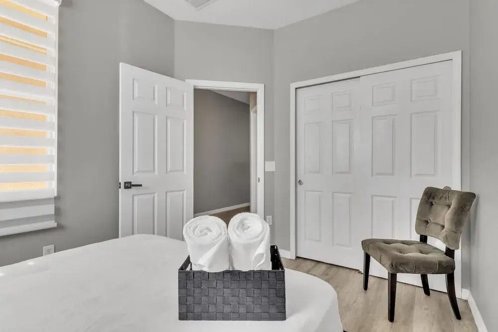 Just 10 Mins From Disney and Walking Distance to Outlets & Restaurants