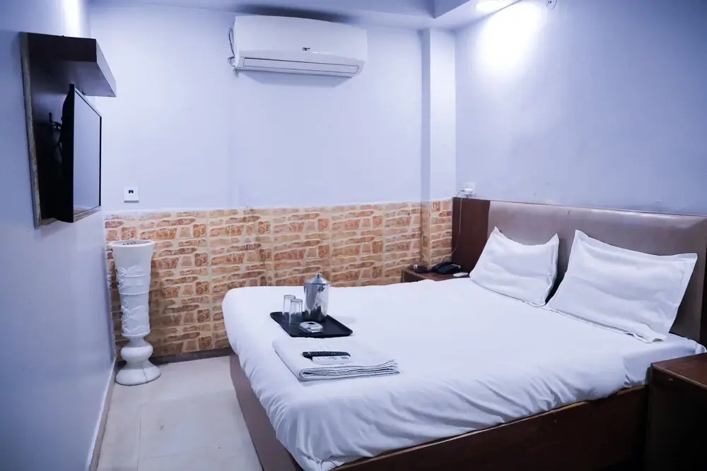 Roomshala 127 Mannat Stay
