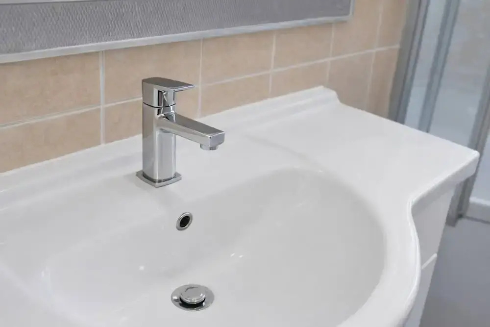 Bright 2 Bedroom Flat on Leith Walk