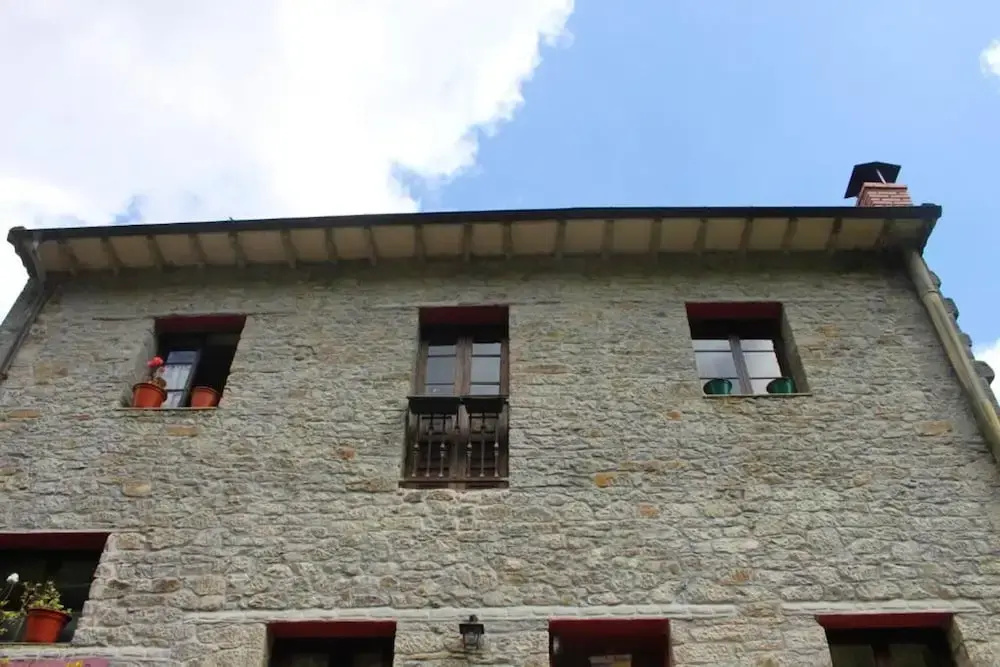 House with 5 Bedrooms in Mieres Del Camino, with Wonderful Mountain View, Balcony And Wifi - 32 Km From the Slopes