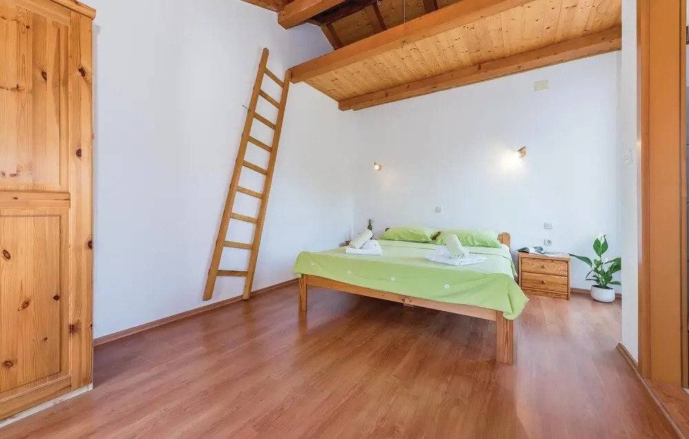 Beautiful Apartment in Brodarica With Wifi and 3 Bedrooms