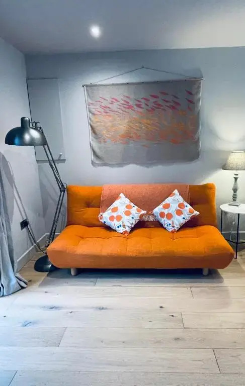 Studio Acorn private parking and garden