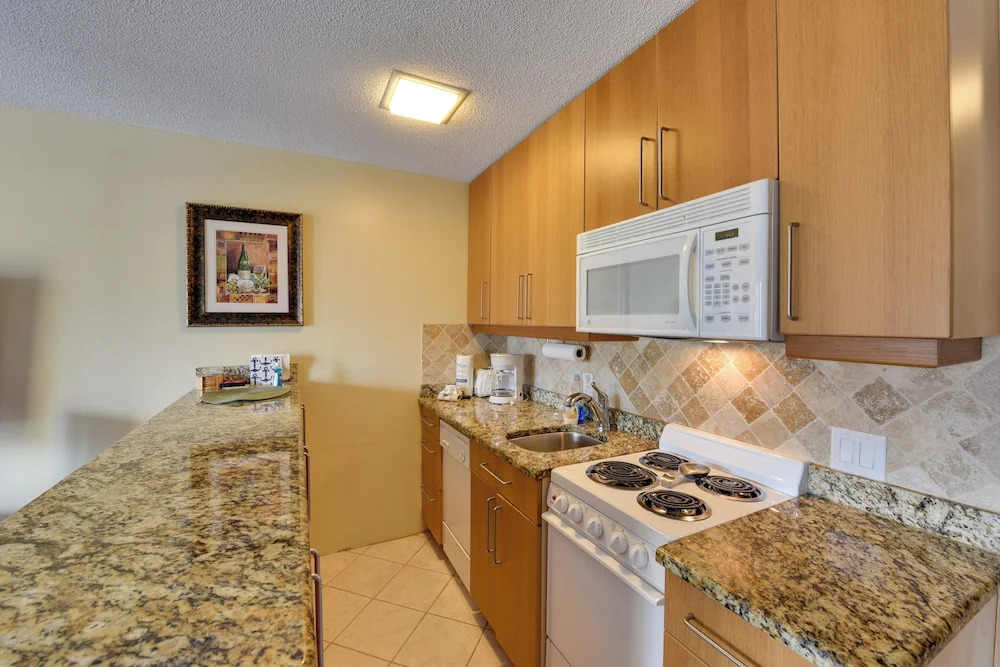 Community Pool & Bikes: Hilton Head Family Condo
