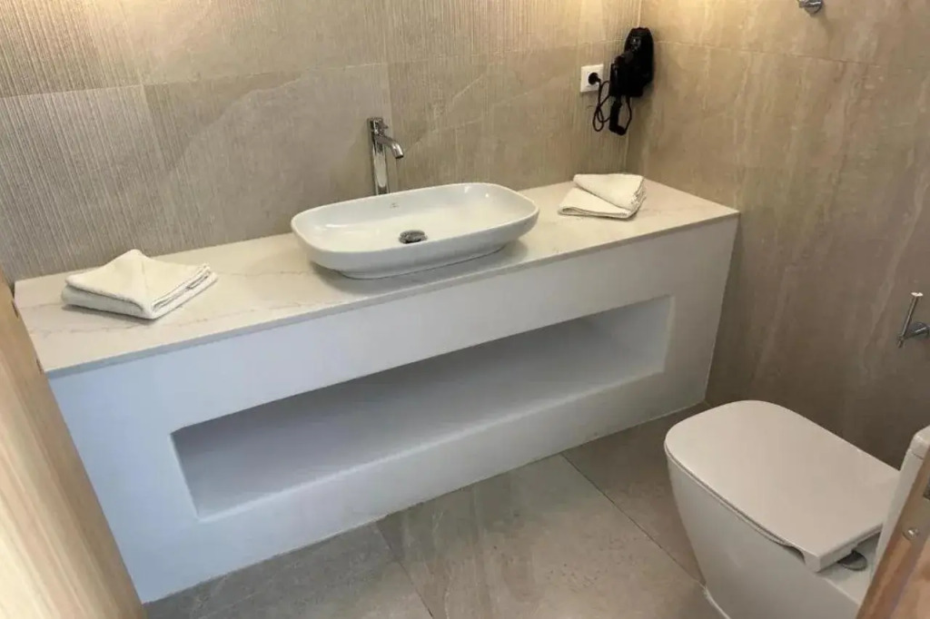 Lambis Studios & Apartments