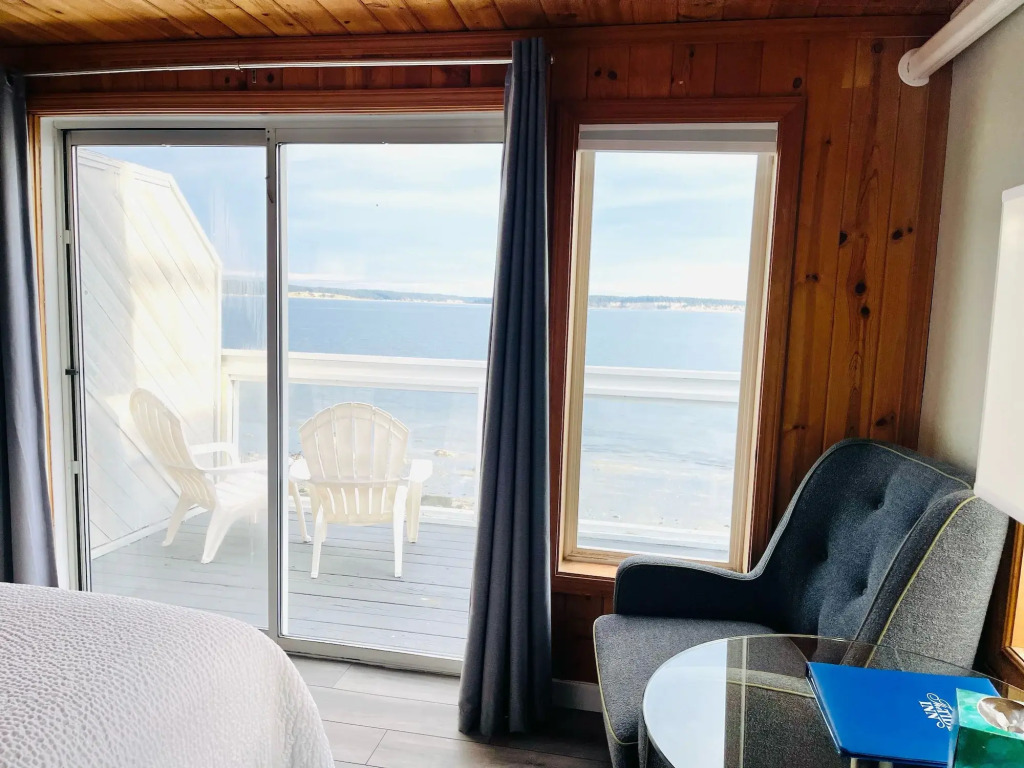Tides Inn & Suites