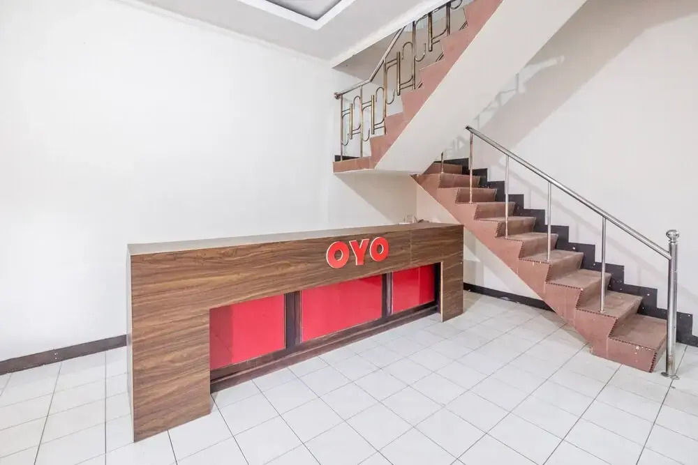OYO 2703 Hotel Transit 1