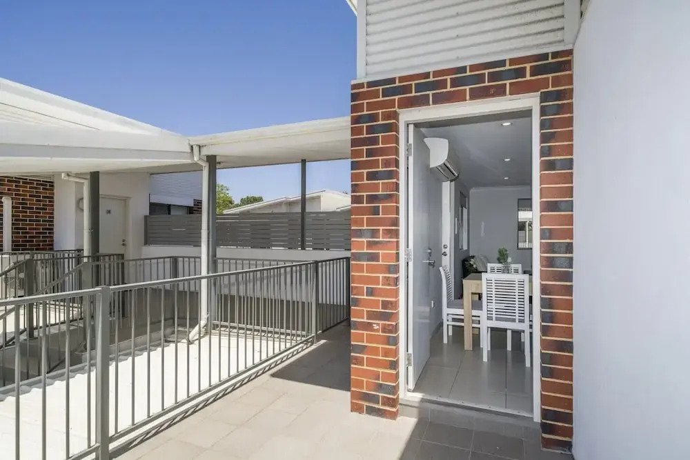 Sunny 2-bed in Quiet Location With Balcony