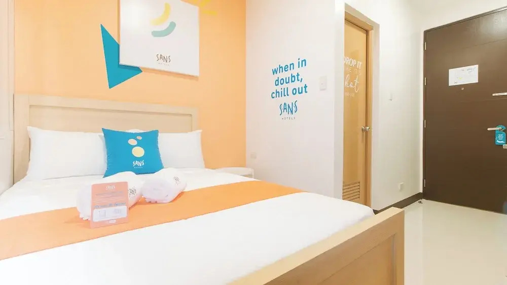 Sans Hotel at One JD Place Makati by RedDoorz