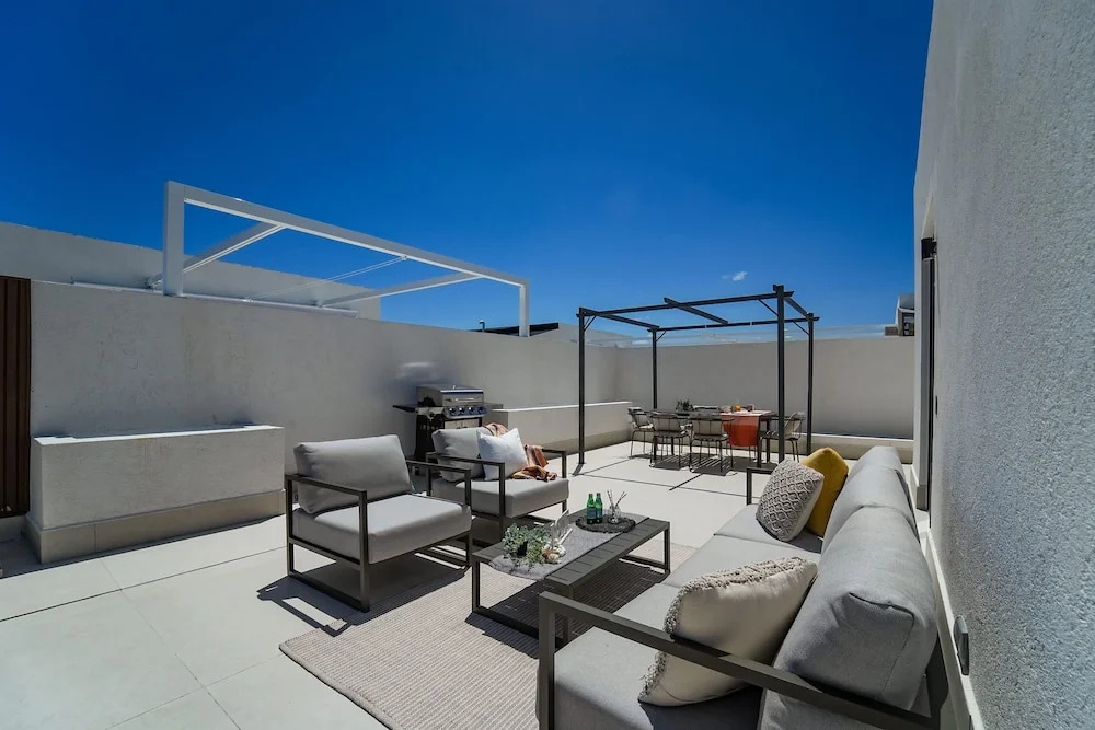 Marina Garden Penthouse 3 Bedroom Apartment