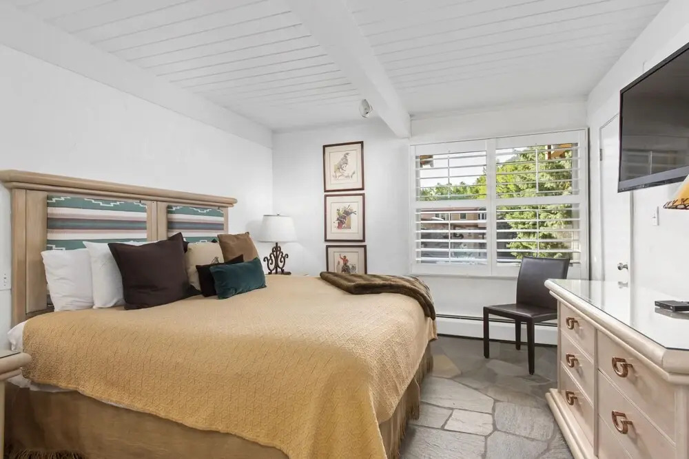 Deluxe 3 & 4 Bedroom Aspen Apartments Next to Silver Queen Gondola