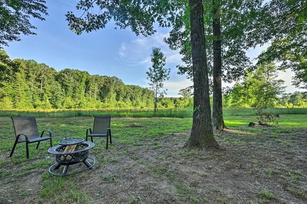 Peaceful Broken Bow Cottage w/ Fire Pit!