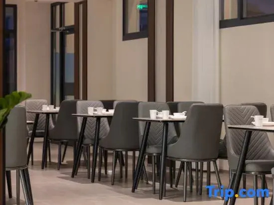 Sanya Coconut Sea Melody Hotel (Sanya Phoenix International Airport Branch)