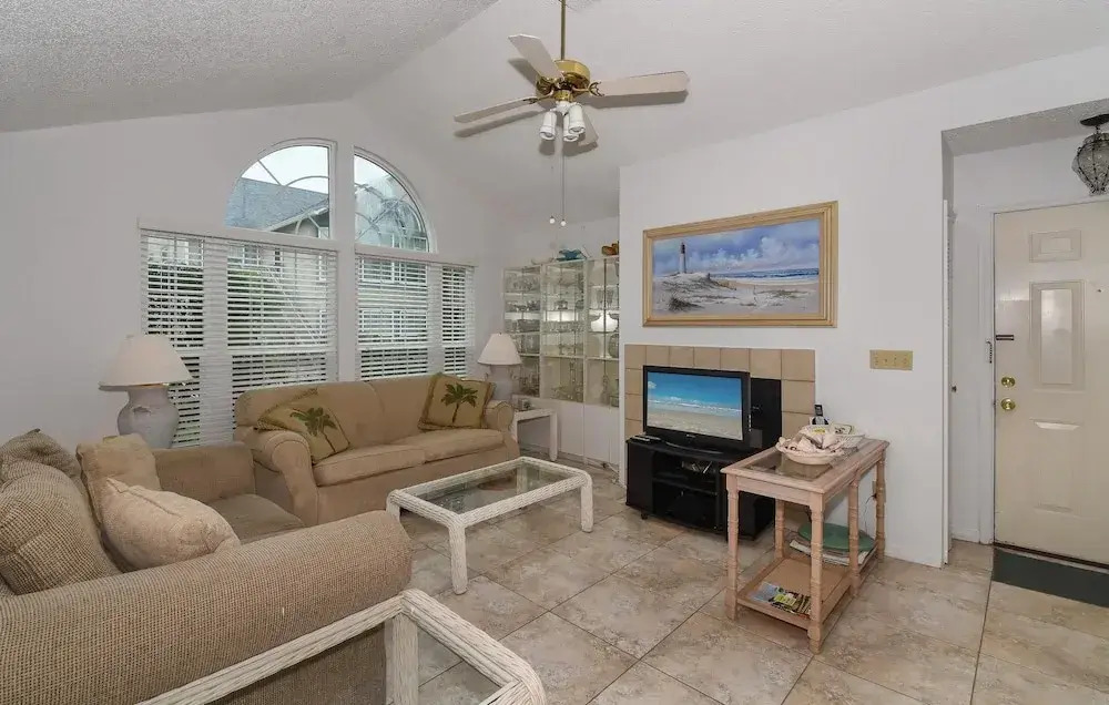 Ground Floor Sun Beach Club - Walking Distance to car Free Beach Sbc884